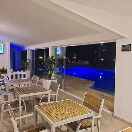 Oda ve Kahvaltı Alcaide 2*